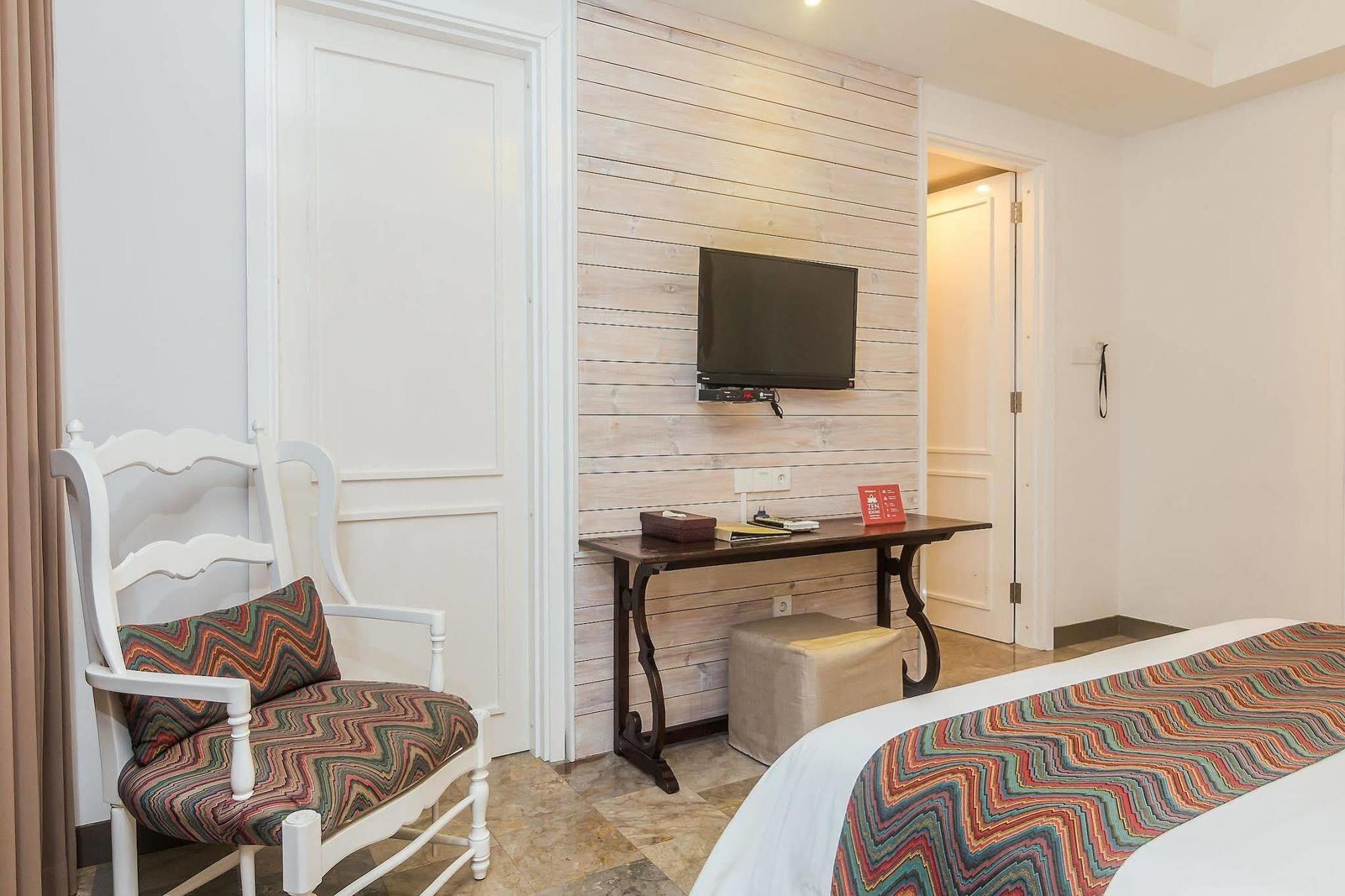 Zen Premium Petitenget Umasari Bed & Breakfast